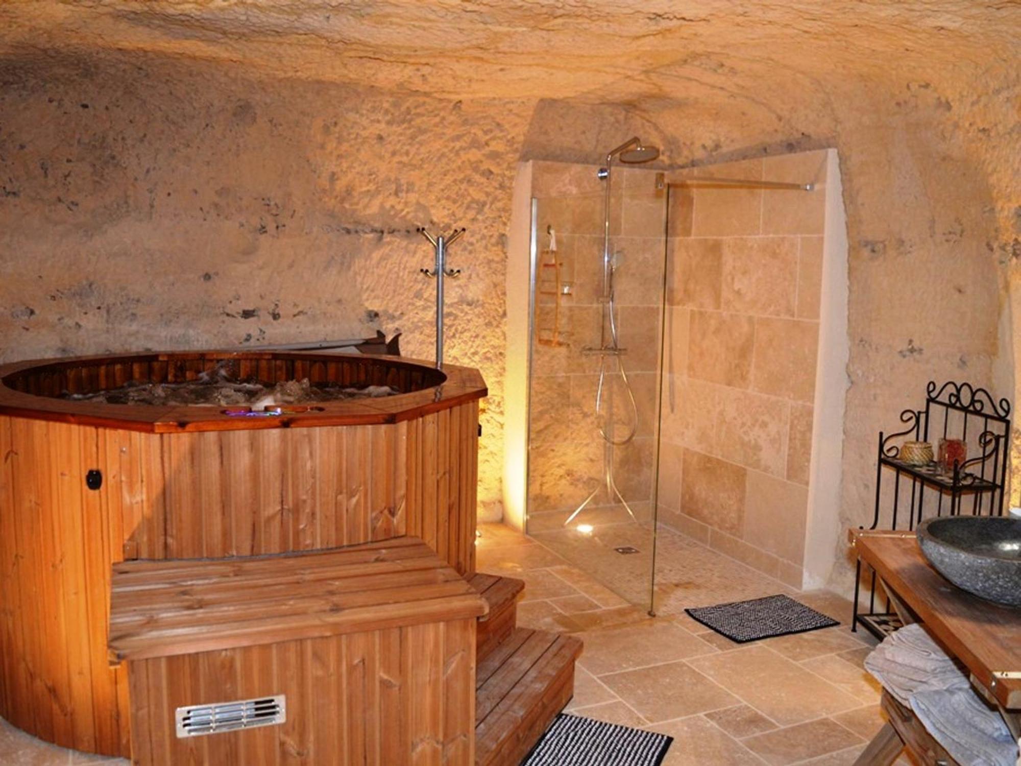 Maison Troglodyte Elegante Avec Spa, Salle De Jeux Et Jardin Clos A Vouvray - Fr-1-381-87 Экстерьер фото