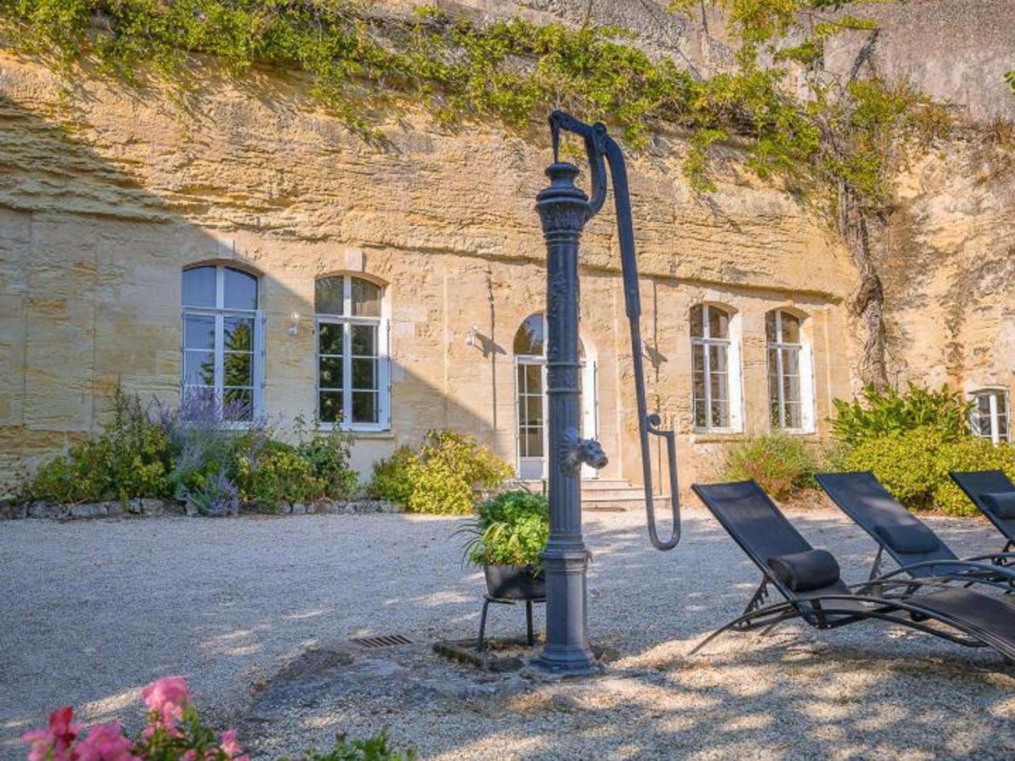 Maison Troglodyte Elegante Avec Spa, Salle De Jeux Et Jardin Clos A Vouvray - Fr-1-381-87 Экстерьер фото